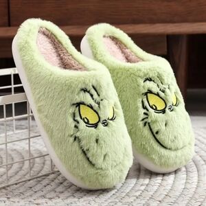 CHRISTMAS GRINCH SLIPPERS 💚